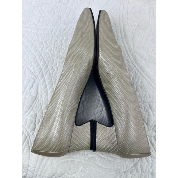 Stuart Weitzman Women's Size 9AA White Impala Bone Chex Calf Dress Pump - Picture 8 of 9